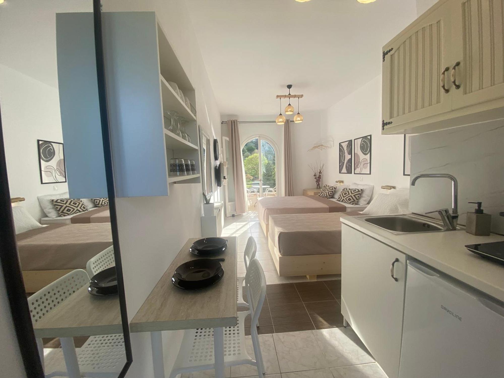 Ameli ,balcony With Mountain View, Kitchenette, 1km To By Likeyourhome *